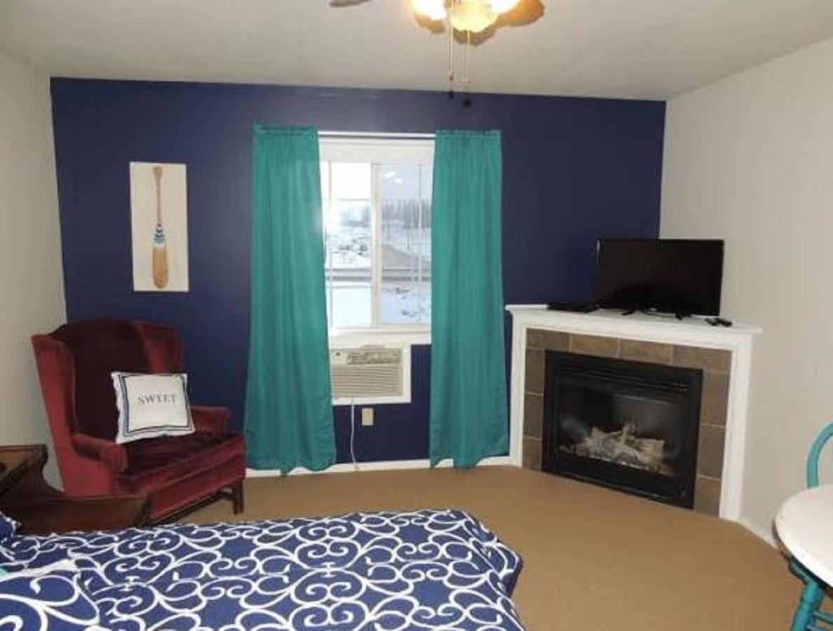 Mccracken Country Inn Hinton Bagian luar foto