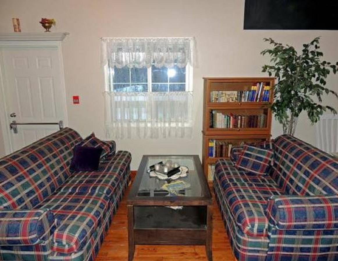Mccracken Country Inn Hinton Bagian luar foto