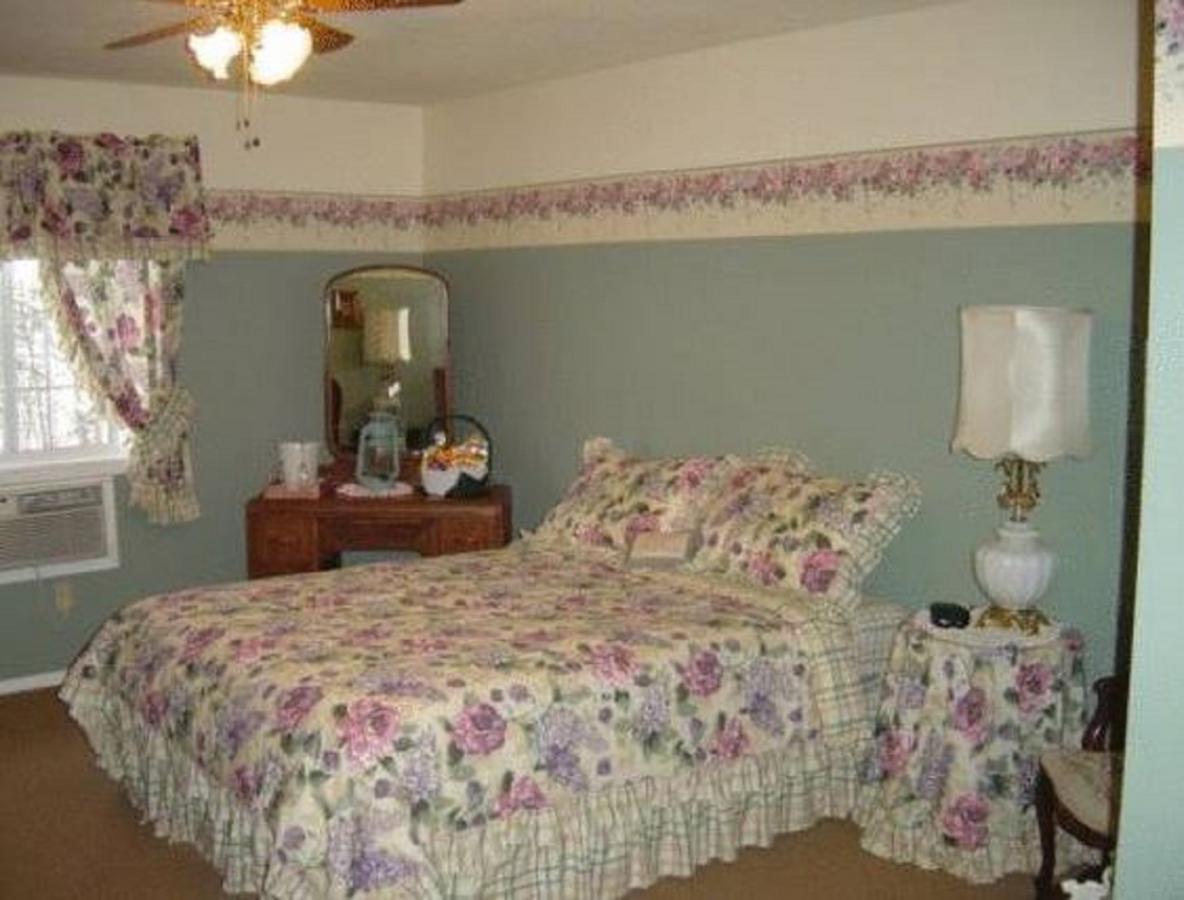 Mccracken Country Inn Hinton Bagian luar foto